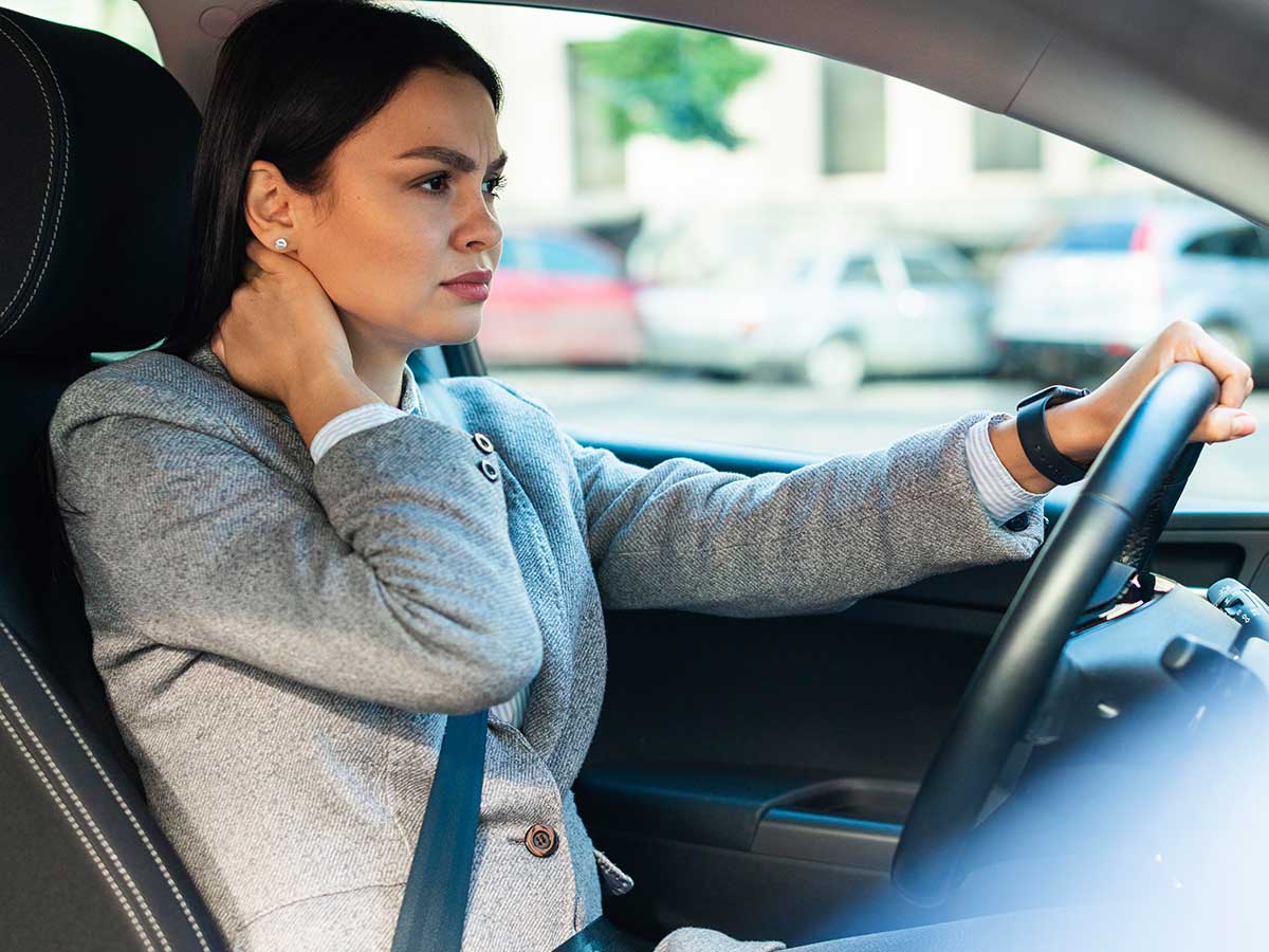 corretta postura in auto per evitare mal di schiena